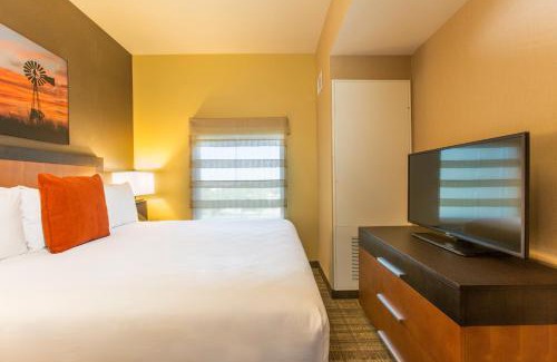 Legacy Town Center North Hotel | Cambria Hotel Plano - Frisco