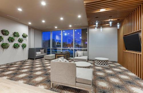 Richardson Hotel | Cambria Hotel Plano - Richardson Garland