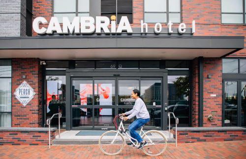 Buzzard Point Hotel | Cambria Hotel Washington DC Navy Yard Riverfront