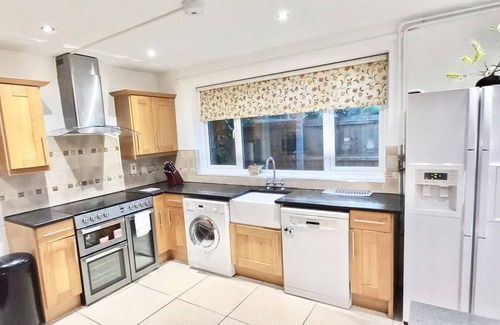 Cambridge House | CAMBRIDGE PREMIUM LUXURY 4 Bedroom Large House with Parking| 5 mins to River Cam
