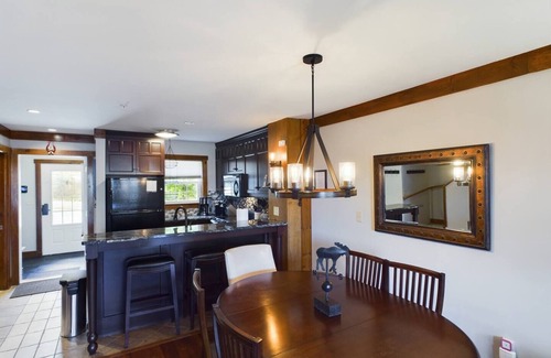 Snowshoe House | Camp 4 Ski-in-Ski-out Townhome with Ski Shuttle