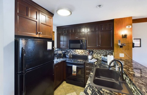 Snowshoe House | Camp 4 Ski-in-Ski-out Townhome with Ski Shuttle