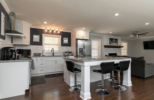 Church Street House | Camp Creek Landings Atlanta - Hot tub, outdoor kitchen and pool table