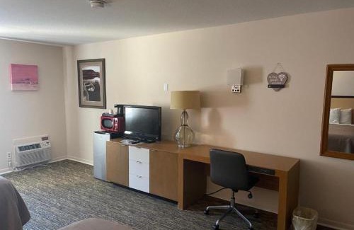 Oscoda Hotel | Camp Inn Lodge