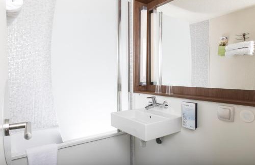 Cergy Hotel | Campanile NATURE - Cergy Saint Christophe