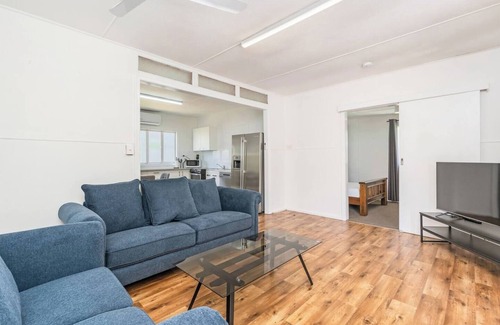 Torquay House | Campbell Cottage A Beachside Escape in Torquay