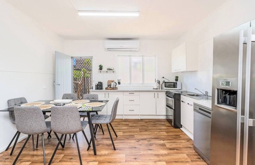 Torquay House | Campbell Cottage A Beachside Escape in Torquay
