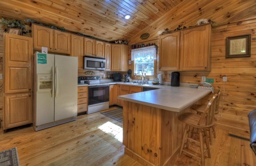 Turtletown Cabin | Campbell's Cozy Cabin | Fire Pit | Hot Tub | Grill