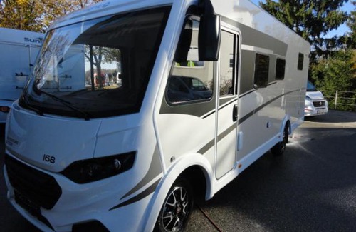 Sankt Georgen im Attergau House | Camper Wohnmobil Sunlight I68