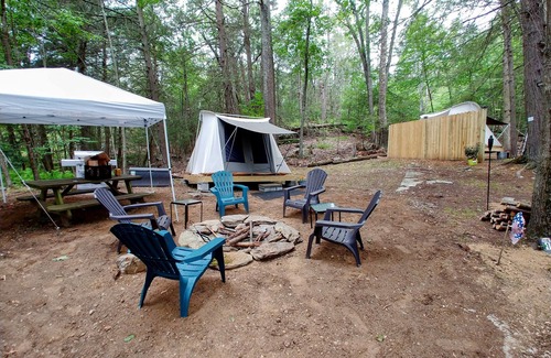 Dover Plains RV Rental | Campers Paradise, cozy tents, hot tub, free EV charger. Pet friendly