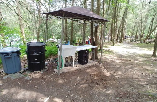 Dover Plains RV Rental | Campers Paradise, cozy tents, hot tub, free EV charger. Pet friendly