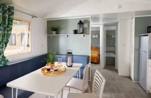 Vic-la-Gardiole House | Camping 3 étoiles - Piscine - eehfib