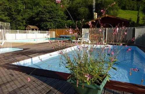 Louvie Juzon House | Camping 3 étoiles - Piscine - ccbaddd