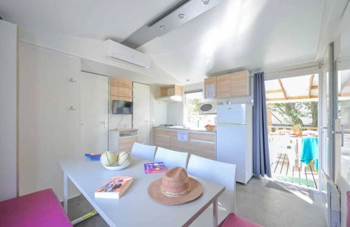 Castries House | Camping 3 étoiles - Piscine - ccbbh0c