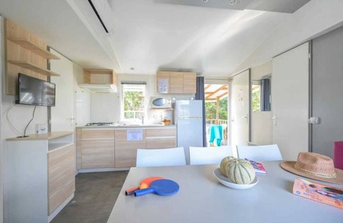 Castries House | Camping 3 étoiles - Piscine - ccbbh0c