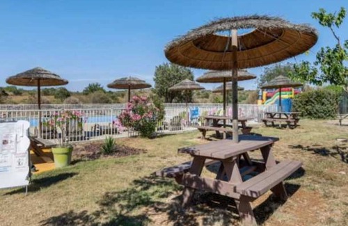 Balazuc House | Camping 3 étoiles - Piscine - eeeehb
