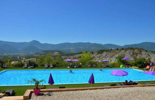 Rosans House | Camping 4 étoiles - Piscine - ccbacgg