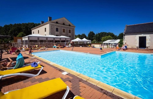 Brissac-Quince Villa | Camping de l'Etang Sites and Landscapes * - Gîte Premium 4 ch - 150m2 - TV - Dishwasher - 2 bathroom 10 persons