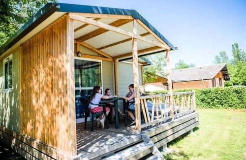 Saint-Pierre-d'Albigny Ski Chalet | Camping du Lac de Carouge * - Chalet 6 Persons - Morea - 2 Bedrooms - 25 m2 + semi covered terrace 16 m2 6 to 7 people - 6 pers. included in the tariff