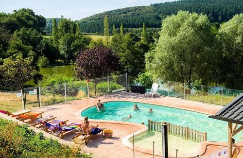 Saint-Leger-de-Fougeret Ski Chalet | Camping LA FOUGERAIE * - Panoramic Pond Chalet - 2 bedrooms 5 people