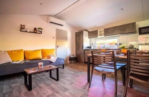 Laroque-des-Alberes House | Camping Les Albères * - Mobile Home Duo Premium 3 Rooms 4 People Jacuzzi + Air Conditioning + TV