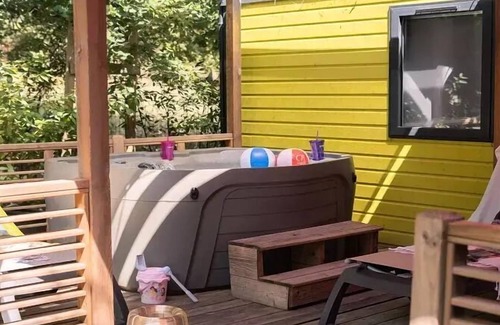 Laroque-des-Alberes House | Camping Les Albères * - Mobile Home Duo Premium 3 Rooms 4 People Jacuzzi + Air Conditioning + TV
