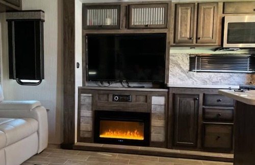 Duncanville House | Camping or Glamping you decide! Near Tuscaloosa.