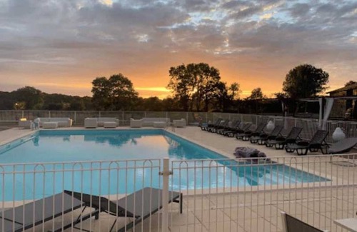 Vouvant House | Camping - Piscine - ccbbbie