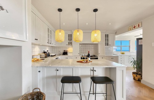 Bishopscourt House | Camps Bay Luxury Family Retreat – Lush & Stylish