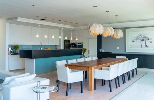 Camps Bay Villa | Camps Bay Panoramic Sea View - Solar backup & 17 m Infinity Pool
