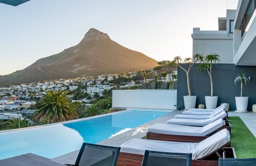 Camps Bay Villa | Camps Bay Panoramic Sea View - Solar backup & 17 m Infinity Pool