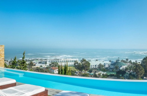 Camps Bay Villa | Camps Bay Panoramic Sea View - Solar backup & 17 m Infinity Pool