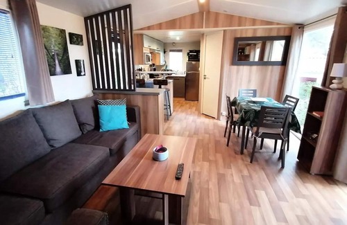 Castelnau-de-Guers House | Campsite Residential La Pinède * - Manado PREMIUM- 2 bedrooms 40m2- *Clim, terrace, TV* 6 persons