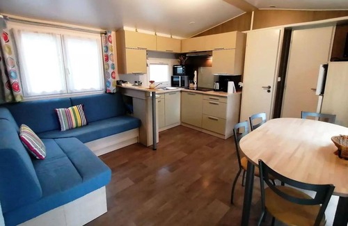 Castelnau-de-Guers House | Campsite Residential La Pinède * - Florès3 CONFORT-3 bedrooms 35m2- *Clim, terrace, TV* 6 persons