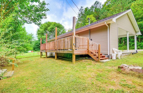 Campton Cottage | Campton Cottage w/Hot Tub, Near Hiking + Climbing