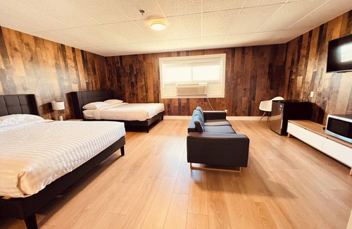 Camrose Hotel | Camrose LeChateau Hotel