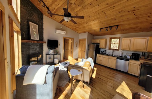 Almond Cabin | Camryn's Hideaway - Secluded Romantic Hideaway for 2
