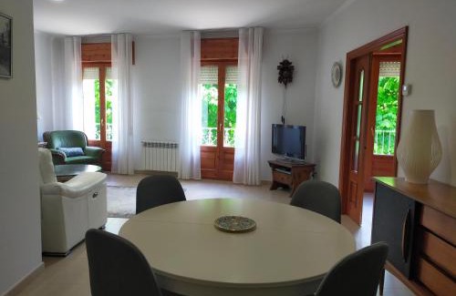 Sant Joan de Les Abadesses Apartment | CAN PLANAS Soleado, amplio con vistas y parking