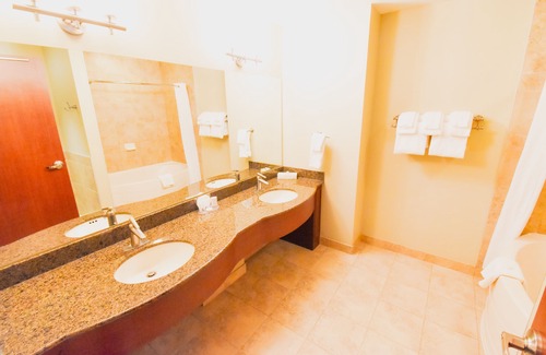 Winnipeg Hotel | Canad Inns Destination Centre Garden City