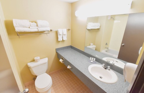 Winnipeg Hotel | Canad Inns Destination Centre Garden City