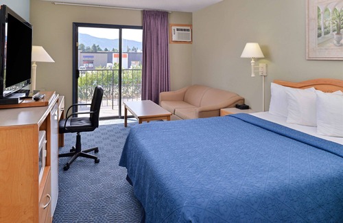 Castlegar Hotel | Canadas Best Value Inn & Suites Castlegar