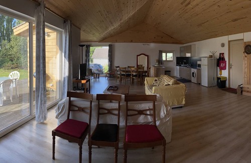 Saint-Germain-Chassenay House | Canadian wooden house with swimming pool near the Canals