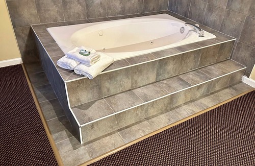 Newton Hotel | Canadian Inn