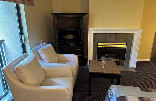 Newton Hotel | Canadian Inn