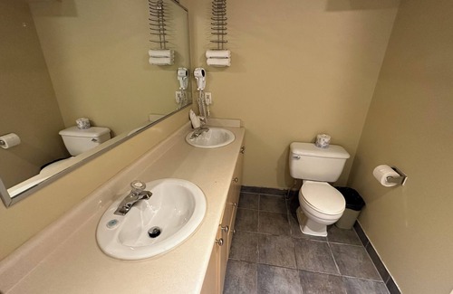 Newton Hotel | Canadian Inn