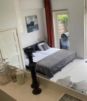 Nieuw-West Apartment | Canal Garden Apartment StayWell Amsterdam