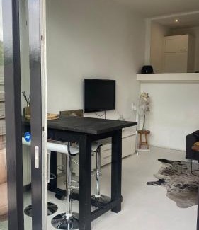 Nieuw-West Apartment | Canal Garden Apartment StayWell Amsterdam
