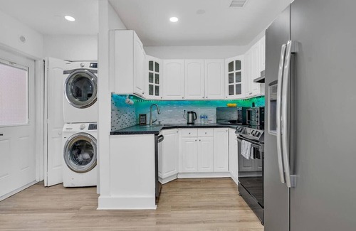 Kendale Lakes House | Canal-Side Townhouse w/Pool & Firepit
