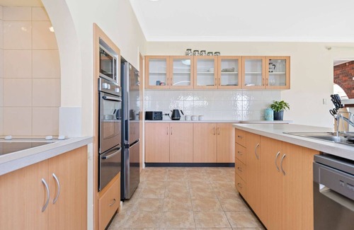 South Yunderup House | Canal Tranquillity - 3BR Riverside Home
