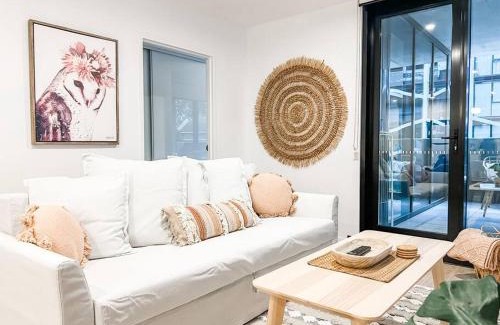 Reid Apartment | Canberra City - Parking - Self check-in - Pool